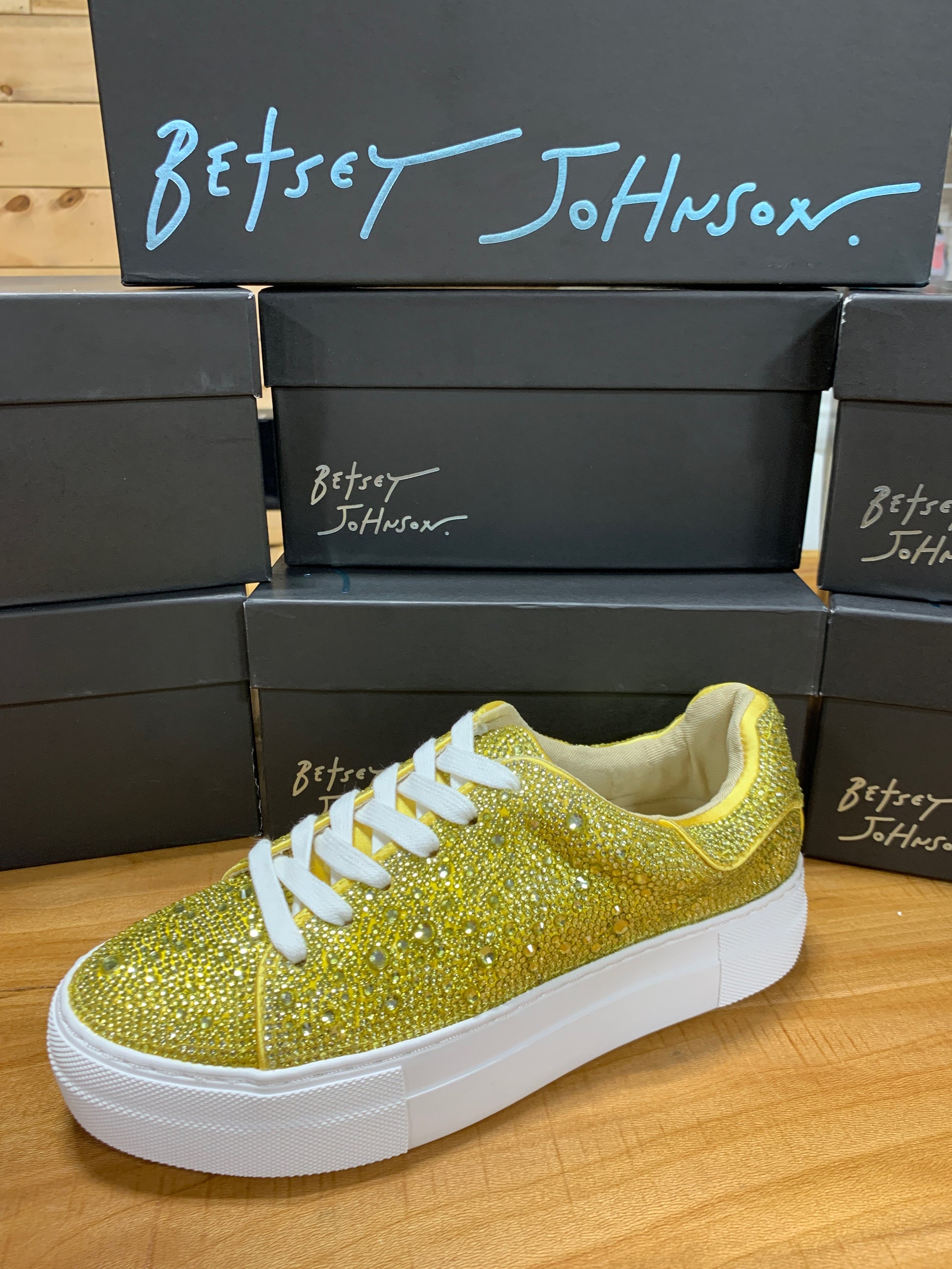 Betsey Johnson suton Highwall Bling Platform Sneaker