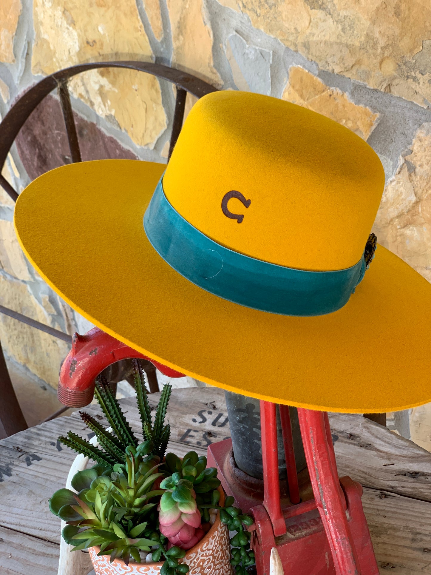 Charlie 1 Horse - Nomad Hat